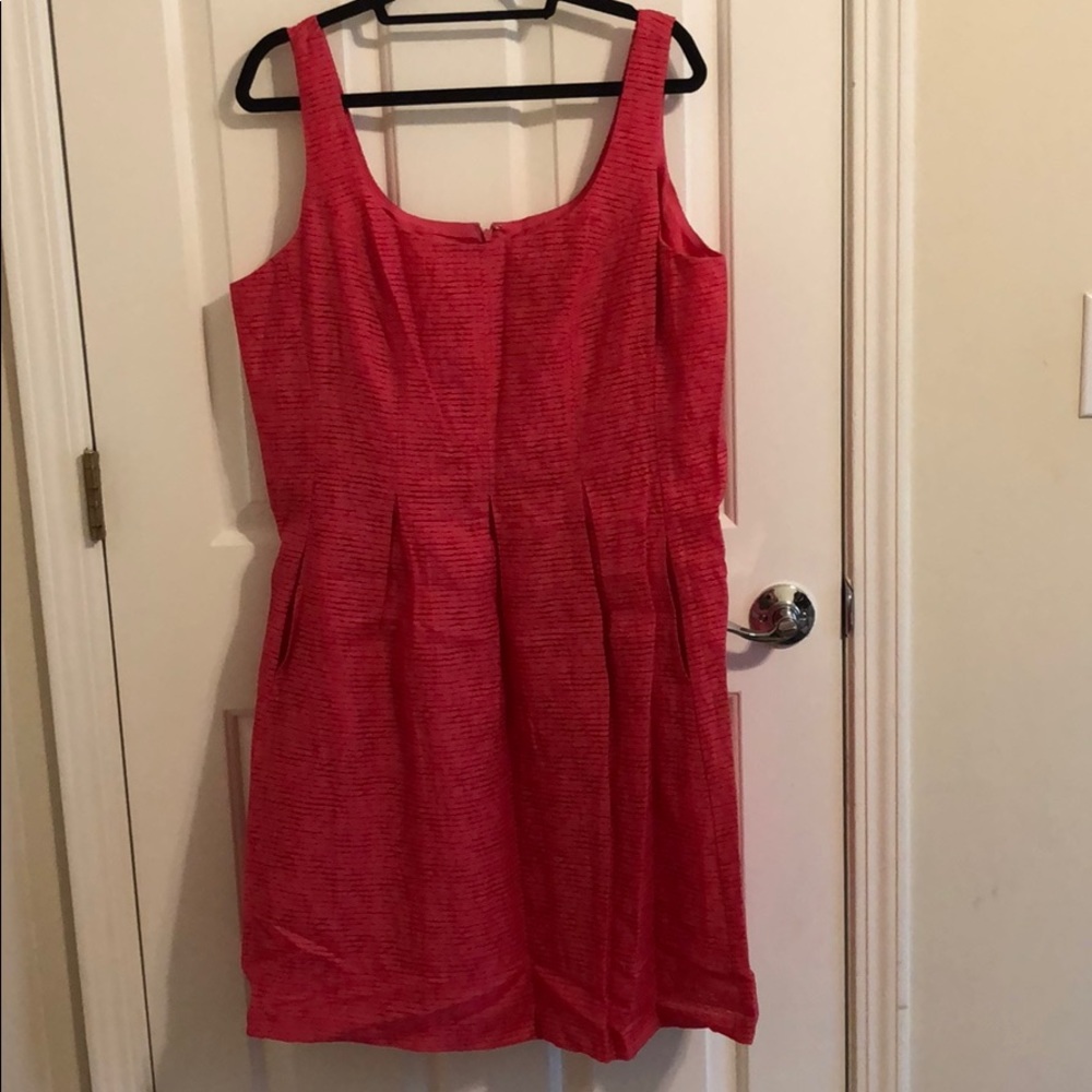 Fit and flare with pockets!!